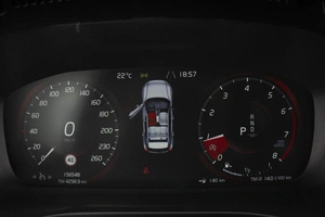 Внедорожник Volvo XC40 2018 года, 2550000 рублей, Омск