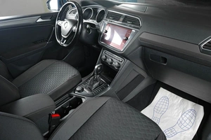 Внедорожник Volkswagen Tiguan 2018 года, 2999000 рублей, Тюмень