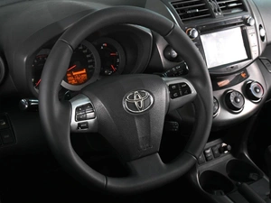 Внедорожник Toyota RAV4 2011 года, 1499000 рублей, Аксай