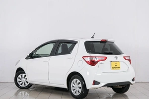 Хетчбэк Toyota Vitz 2017 года, 889000 рублей, Красноярск