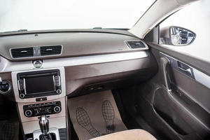 Седан Volkswagen Passat 2011 года, 959000 рублей, Пермь