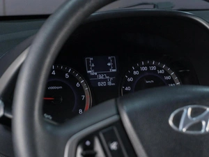 Седан Hyundai Solaris 2015 года, 899000 рублей, Сургут