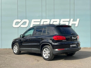 Внедорожник Volkswagen Tiguan 2011 года, 1160000 рублей, Ижевск