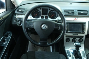 Седан Volkswagen Passat 2008 года, 799000 рублей, Омск