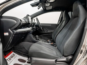 Хетчбэк Toyota Yaris 2020 года, 1177000 рублей, Красноярск