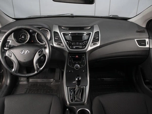 Седан Hyundai Elantra 2014 года, 860000 рублей, Омск