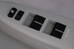 Седан Toyota Corolla Axio 2009 года, 899000 рублей, Омск