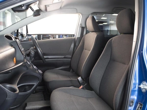 Минивэн Toyota Sienta 2019 года, 1240000 рублей, Омск