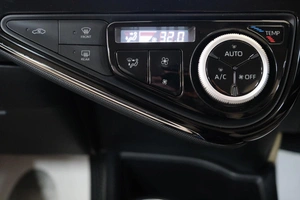 Хетчбэк Toyota Aqua 2018 года, 1459000 рублей, Омск