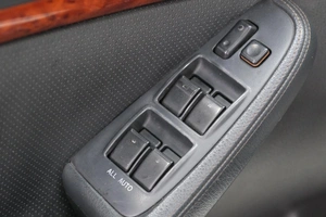 Седан Toyota Avensis 2003 года, 559000 рублей, Омск