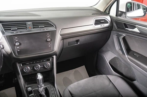 Внедорожник Volkswagen Tiguan 2018 года, 2189000 рублей, Томск