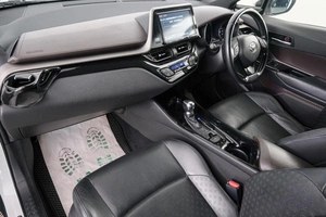 Внедорожник Toyota C-HR 2017 года, 2009000 рублей, Красноярск