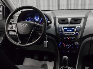 Седан Hyundai Solaris 2015 года, 800000 рублей, Красноярск