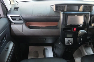 Минивэн Toyota Roomy 2017 года, 1099000 рублей, Омск