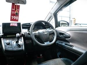 Минивэн Toyota Wish 2012 года, 1430000 рублей, Красноярск