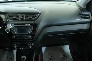 Седан Kia Rio 2012 года, 989000 рублей, Омск