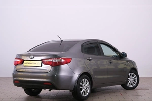 Седан Kia Rio 2013 года, 889000 рублей, Омск
