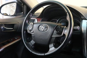Седан Toyota Camry 2013 года, 1599000 рублей, Омск