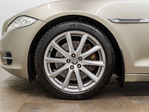 Седан Jaguar XJ 2013 года, 2500000 рублей, Красноярск