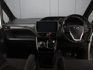 Минивэн Toyota Esquire 2019 года, 2550000 рублей, Омск