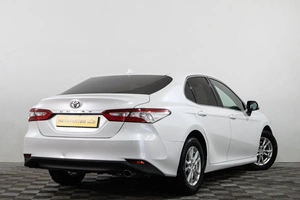 Седан Toyota Camry 2018 года, 2559000 рублей, Сургут