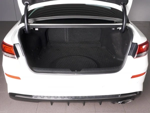 Седан Kia Optima 2018 года, 2050000 рублей, Красный Пахарь