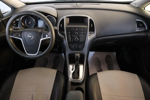 Универсал Opel Astra 2013 года, 989000 рублей, Омск