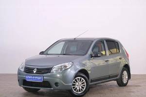 Хетчбэк Renault Sandero 2010 года, 389000 рублей, Омск
