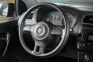 Седан Volkswagen Polo 2011 года, 699000 рублей, Тюмень