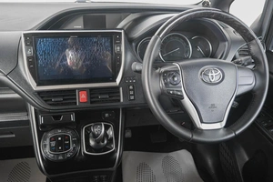 Минивэн Toyota Esquire 2015 года, 1969000 рублей, Кемерово