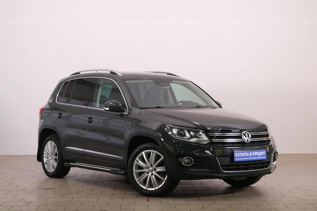 Внедорожник Volkswagen Tiguan 2015 года, 1849000 рублей, Омск
