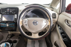 Хетчбэк Nissan Leaf 2013 года, 939000 рублей, Барнаул