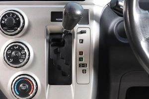 Хетчбэк Toyota Ractis 2010 года, 989000 рублей, Новосибирск