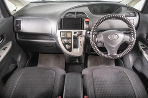Хетчбэк Toyota Ractis 2010 года, 629000 рублей, Томск