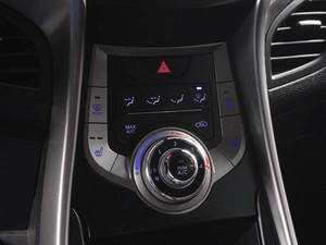 Седан Hyundai Elantra 2013 года, 1030000 рублей, Минеральные Воды