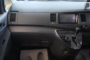 Минивэн Toyota Isis 2010 года, 1229000 рублей, Омск