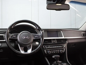 Седан Kia Optima 2018 года, 1840000 рублей, Омск