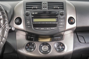 Внедорожник Toyota RAV4 2011 года, 1499000 рублей, Томск
