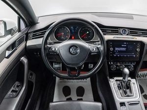 Седан Volkswagen Passat 2018 года, 2300000 рублей, Красноярск