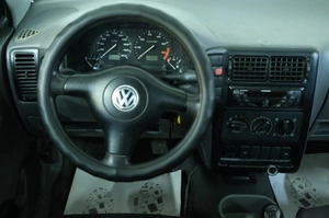 Фургон Volkswagen Caddy 2002 года, 559000 рублей, Омск