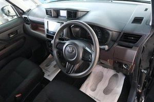 Минивэн Toyota Roomy 2018 года, 1089000 рублей, Омск