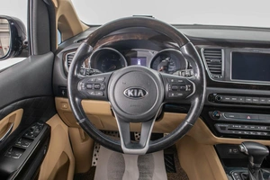 Минивэн Kia Carnival 2018 года, 2699000 рублей, Барнаул