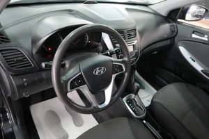 Седан Hyundai Solaris 2013 года, 839000 рублей, Омск