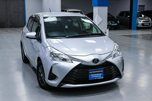 Хетчбэк Toyota Vitz 2017 года, 958000 рублей, Солонцы