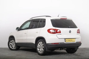 Внедорожник Volkswagen Tiguan 2010 года, 1179000 рублей, Томск