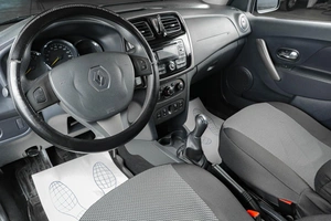 Седан Renault Logan 2016 года, 799000 рублей, Тюмень
