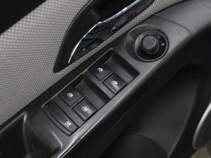 Седан Chevrolet Cruze 2011 года, 678125 рублей, Омск