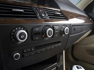 Седан BMW 5 серия 2008 года, 1670000 рублей, Омск