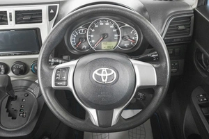 Хетчбэк Toyota Ractis 2012 года, 949000 рублей, Кемерово