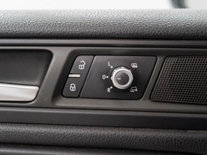 Внедорожник Volkswagen Touareg 2012 года, 2120000 рублей, Красноярск
